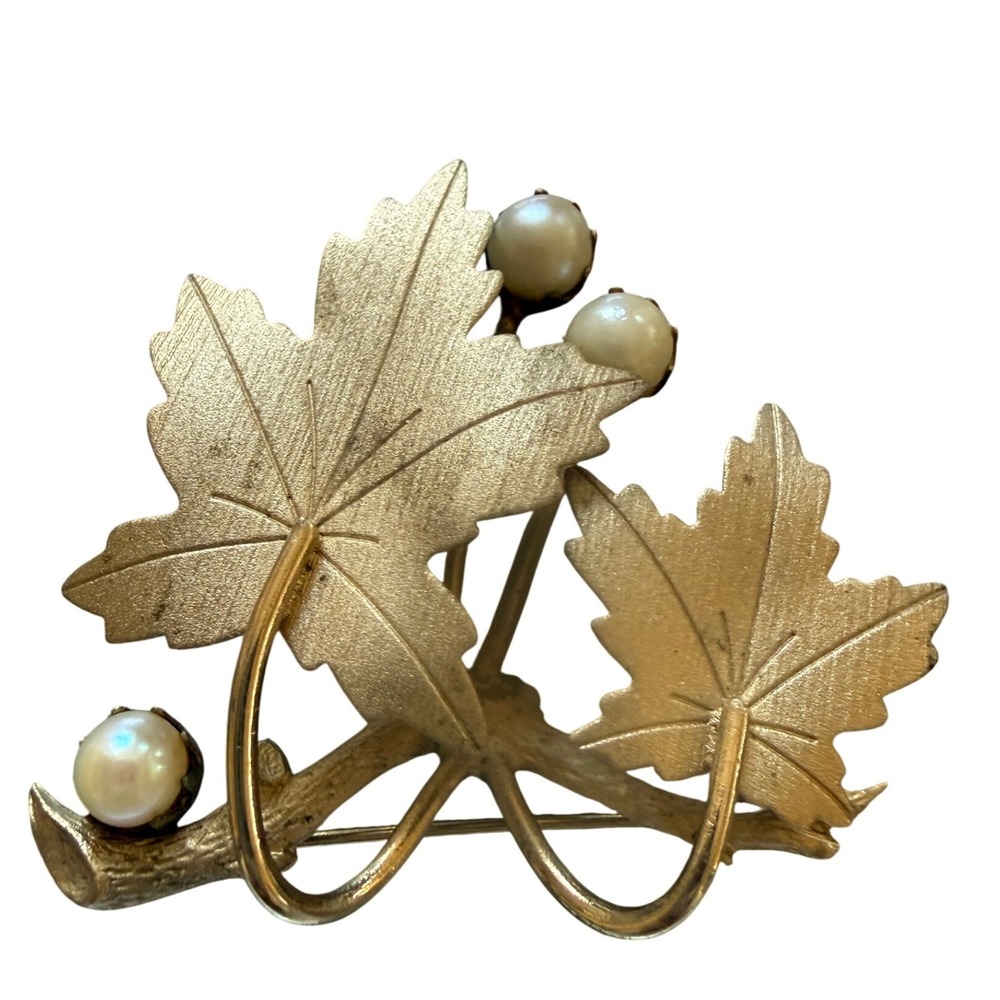 Vintage‎ Sarah Coventry Gold Tone Maple Leaf Faux Pearl Brooch Pin Autumn Nature
